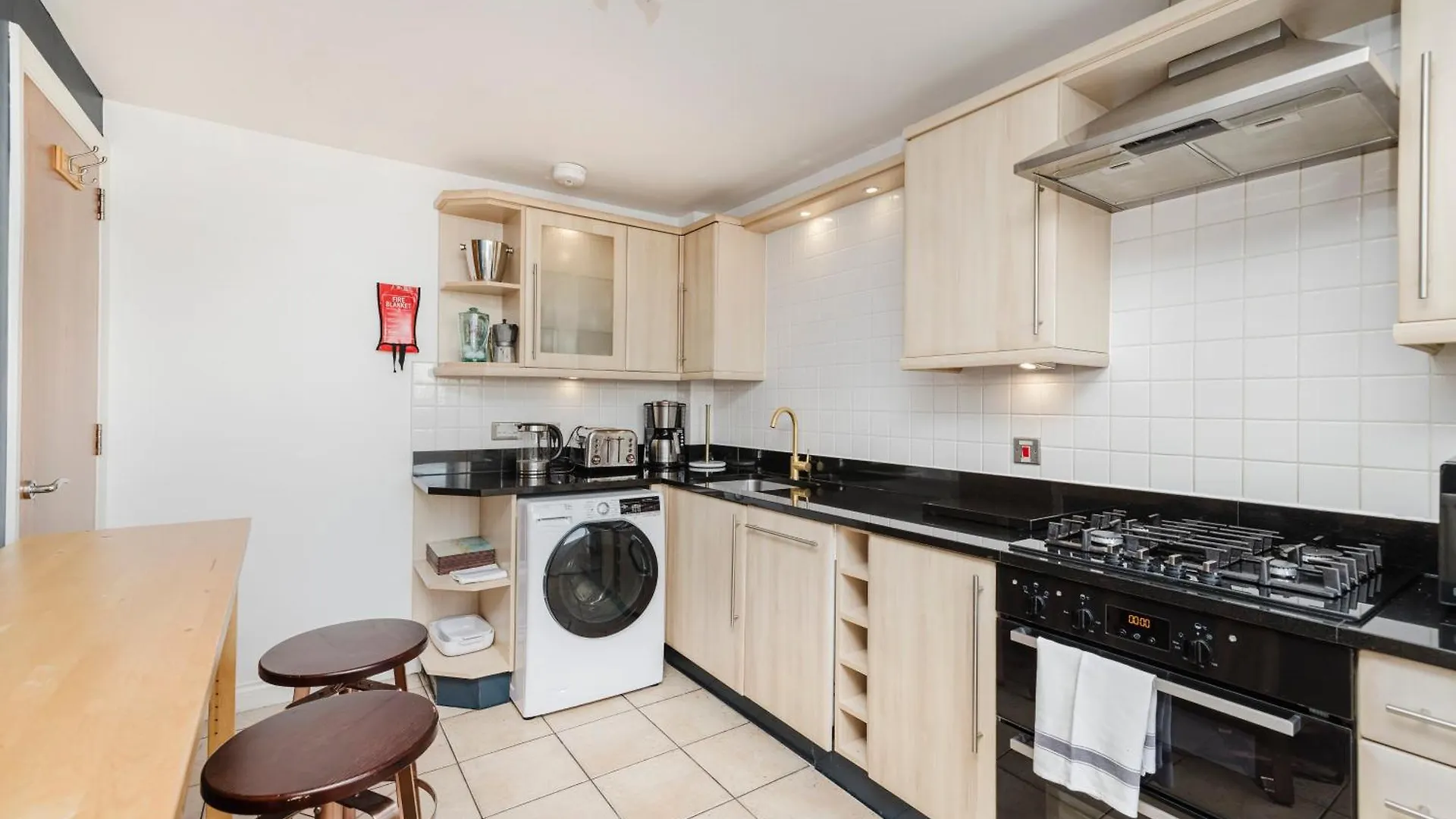 Joivy Stylish Apartment With Balcony In Old Town Edinburgh