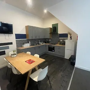 bond-street-apartment-sleeps-7.hotelsin-chester.com/
